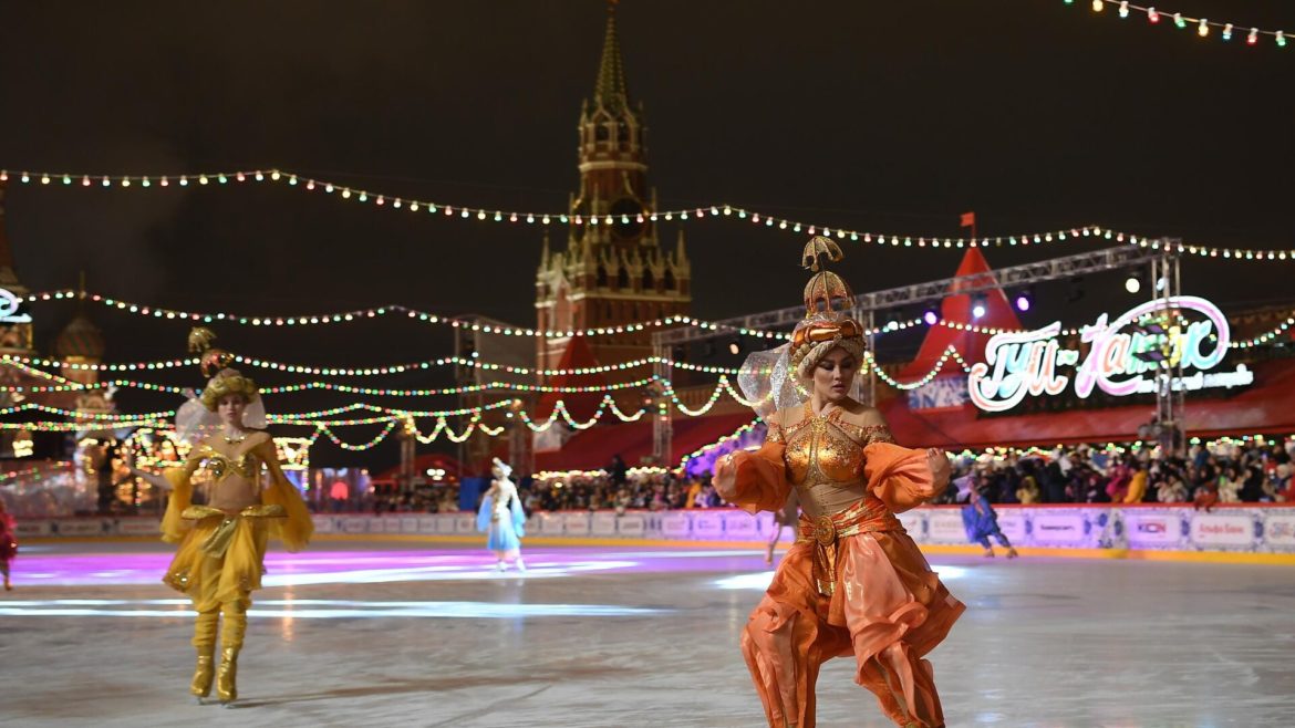 Открылся ГУМ — каток и ГУМ — ярмарка на Красной площади столицы