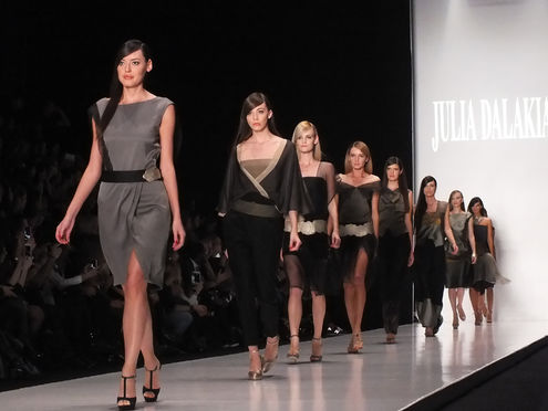Модные показы Fashion Week в Торговой галерее Seasons 2023
